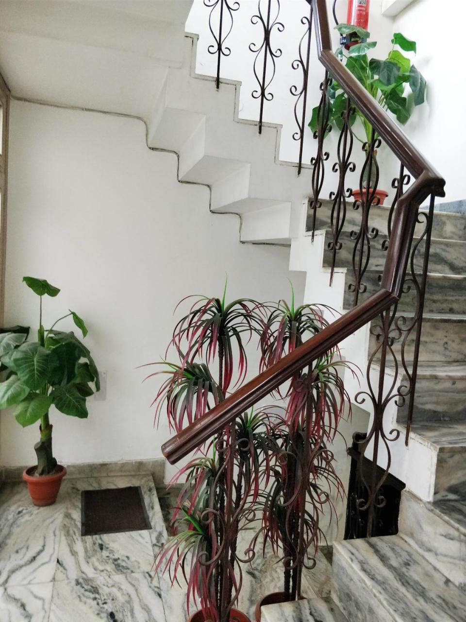 Hotel FabExpress Hemkunt Mansion Noida Exterior foto