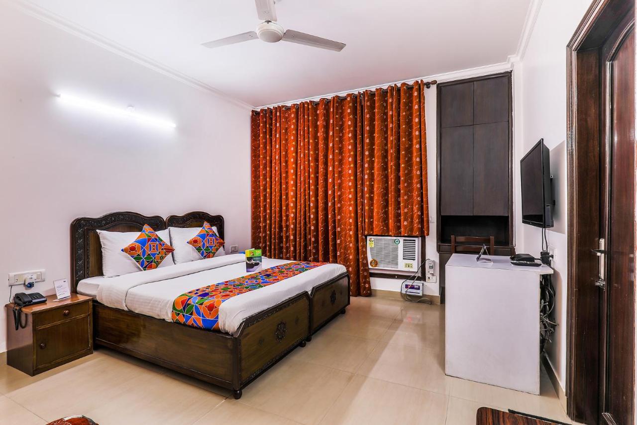 Hotel FabExpress Hemkunt Mansion Noida Exterior foto
