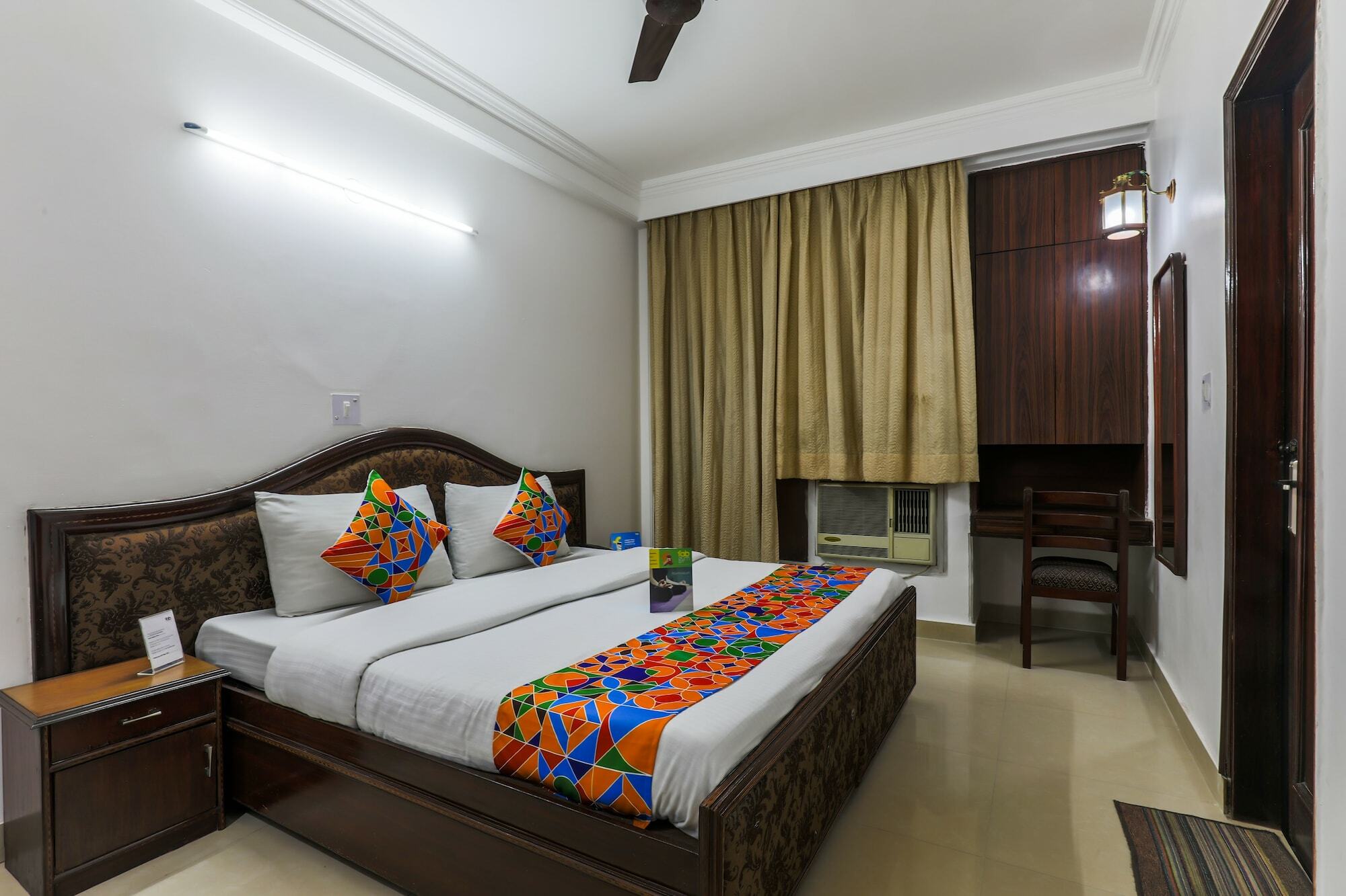 Hotel FabExpress Hemkunt Mansion Noida Exterior foto