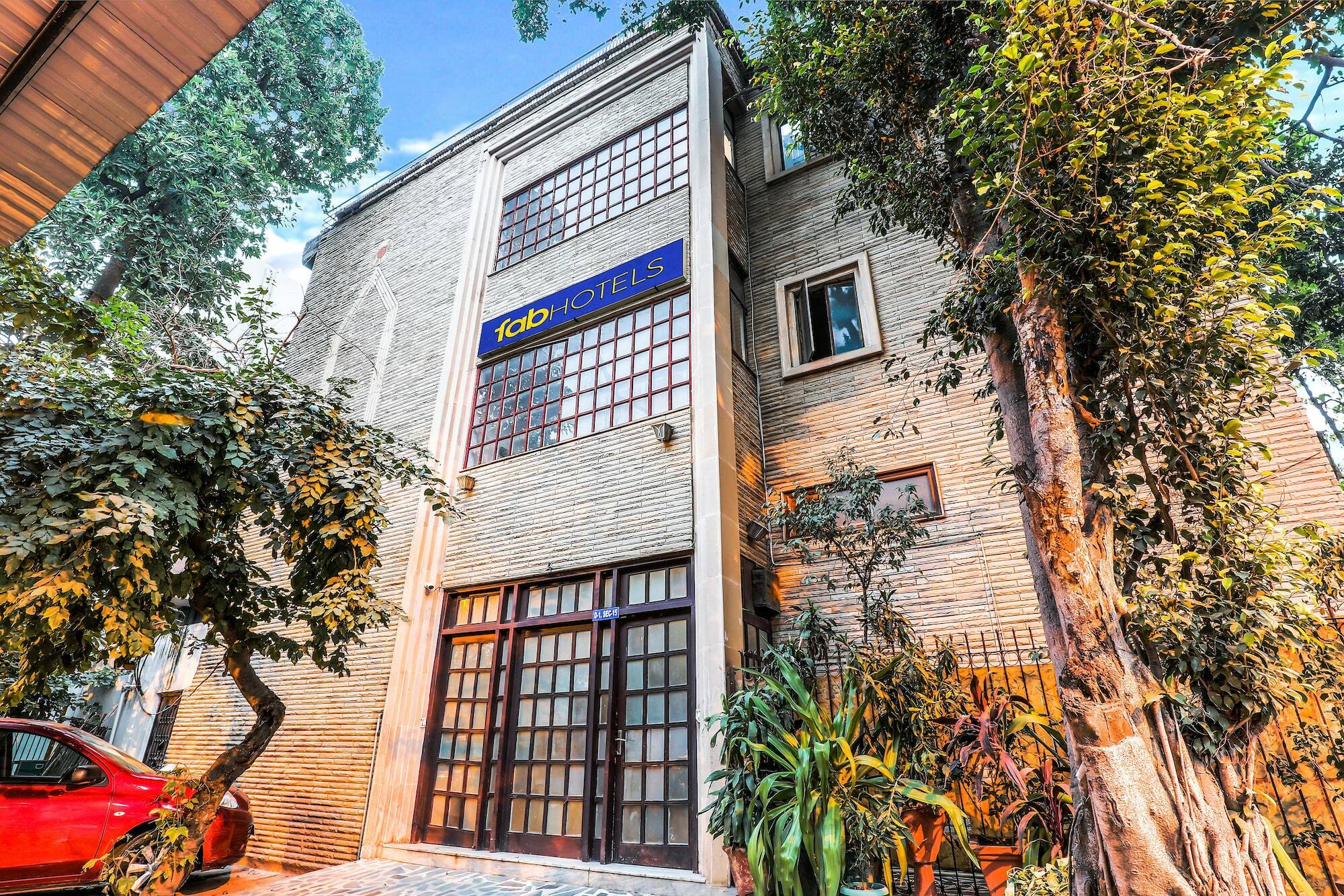 Hotel FabExpress Hemkunt Mansion Noida Exterior foto